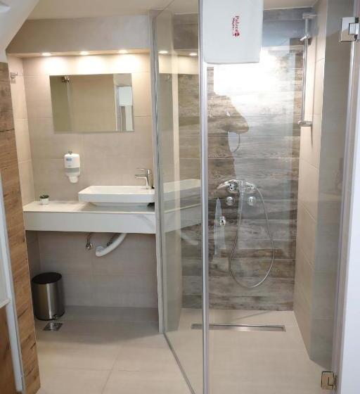 تختخواب و صبحانه Palace Megdan