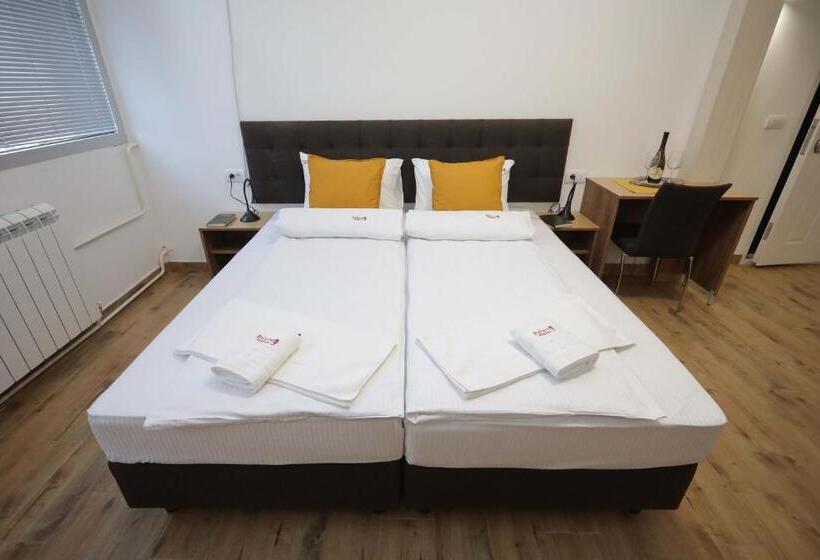 تختخواب و صبحانه Palace Megdan