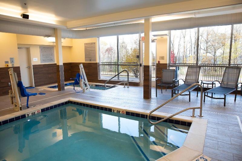 هتل Fairfield Inn & Suites Marquette