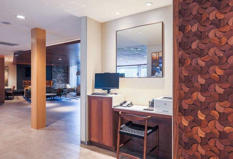 هتل Fairfield Inn & Suites Marquette