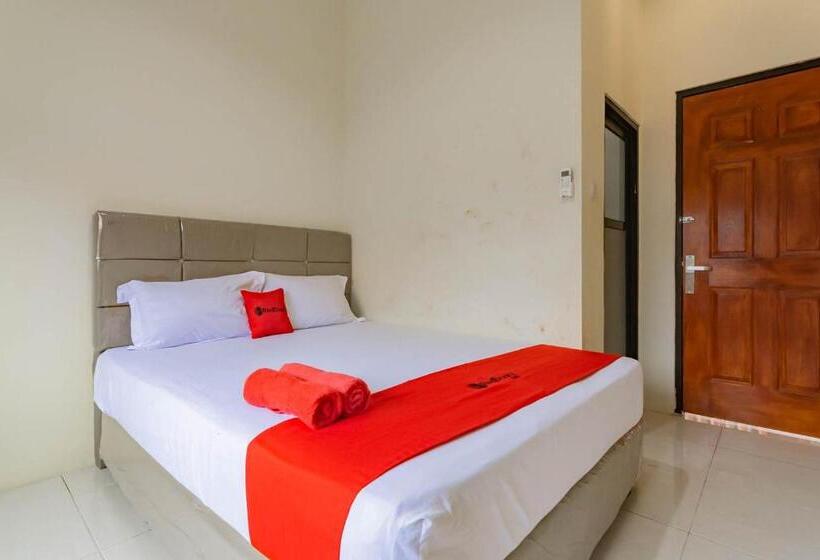 هتل Reddoorz Near Arka Sepinggan Airport Balikpapan