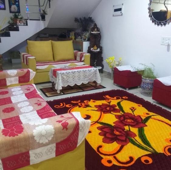 Отель Sushils Bed And Breakfast