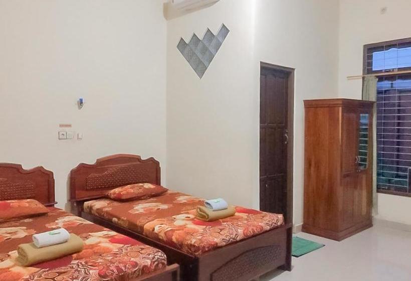 בית מלון כפרי Wisma Anugrahno Redpartner