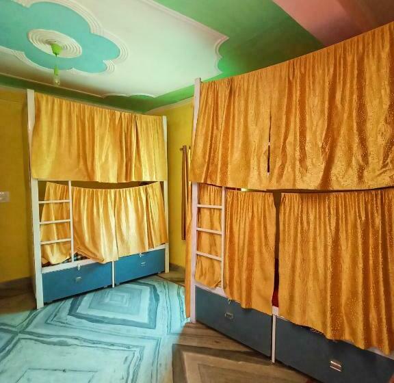 Landlopers Hostel