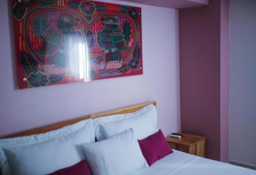 هتل Kamaleb Farallones