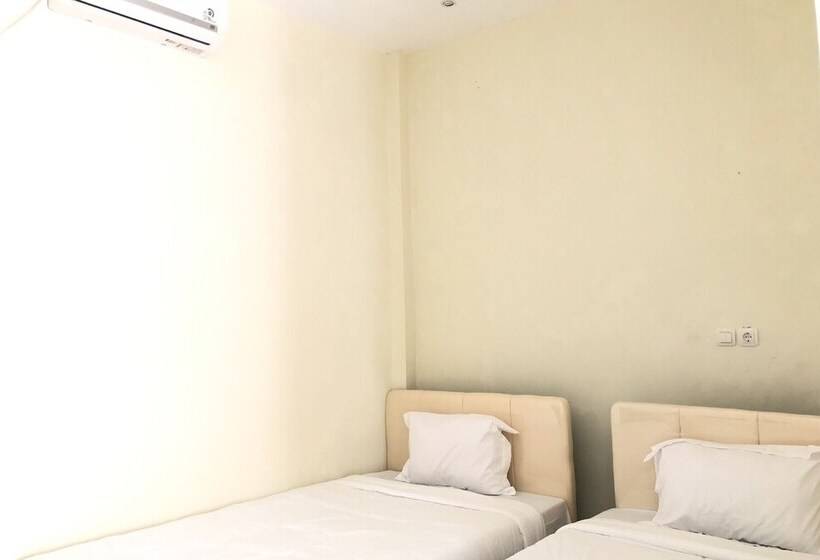 هتل Reddoorz Near Alun Alun Sidoarjo