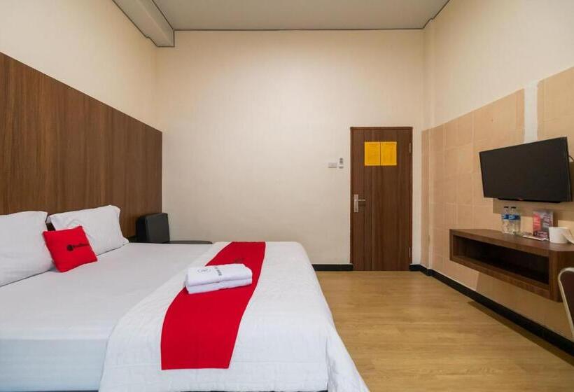 هتل Reddoorz Plus Near Ramayana Pematangsiantar