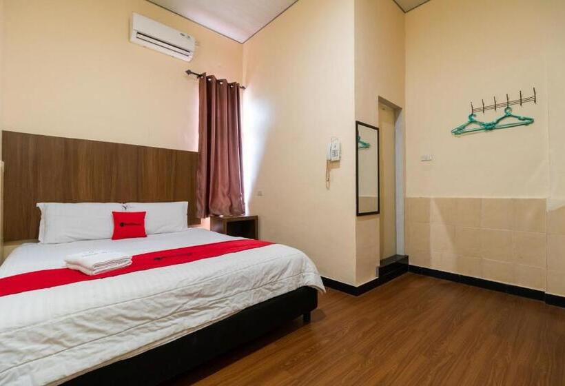 هتل Reddoorz Plus Near Ramayana Pematangsiantar