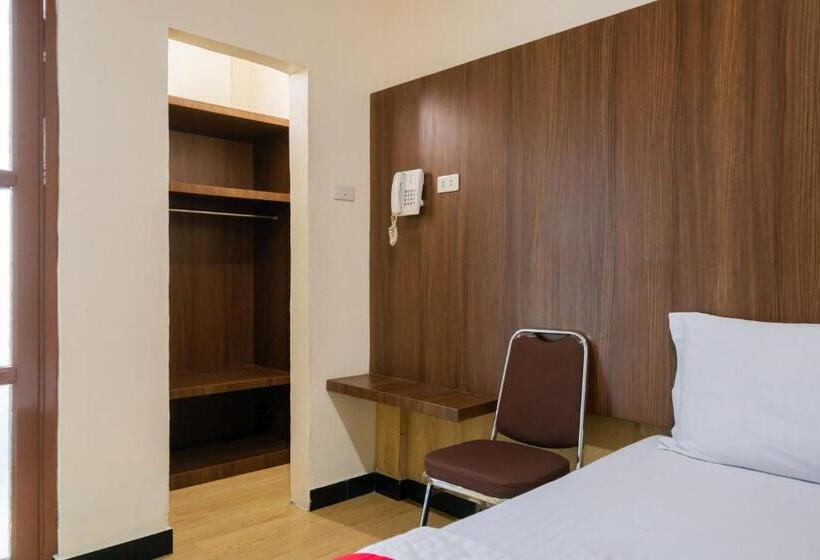 هتل Reddoorz Plus Near Ramayana Pematangsiantar