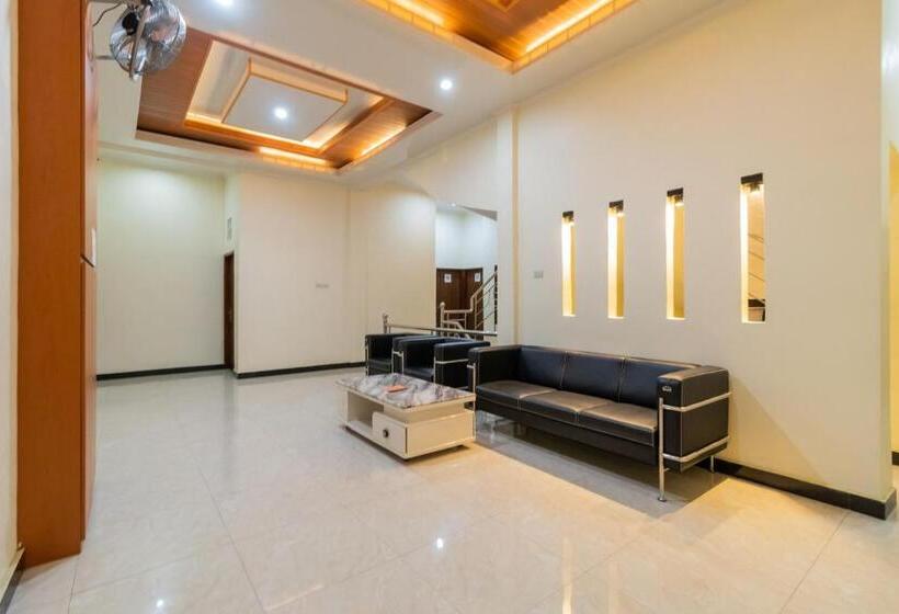 هتل Reddoorz Plus Near Ramayana Pematangsiantar