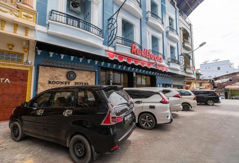 هتل Reddoorz Plus Near Ramayana Pematangsiantar