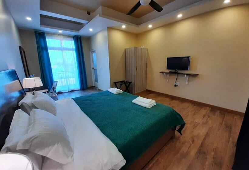 Resort Shalom Farmhouse By The Hillside