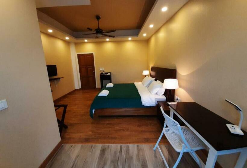 Resort Shalom Farmhouse By The Hillside