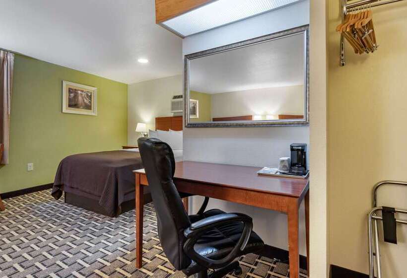 Отель Econo Lodge Cherokee Near River Park