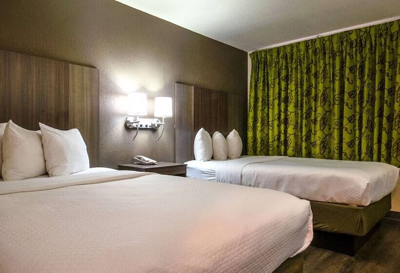 Отель Econo Lodge Cherokee Near River Park