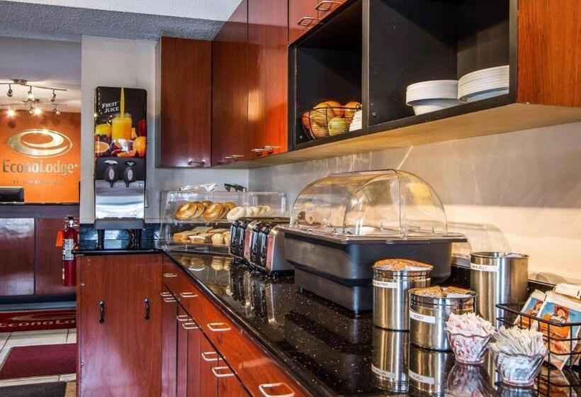 فندق Econo Lodge Freeport  Brunswick Area