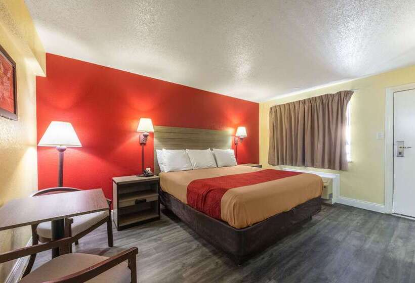 Отель Econo Lodge San Marcos University Area