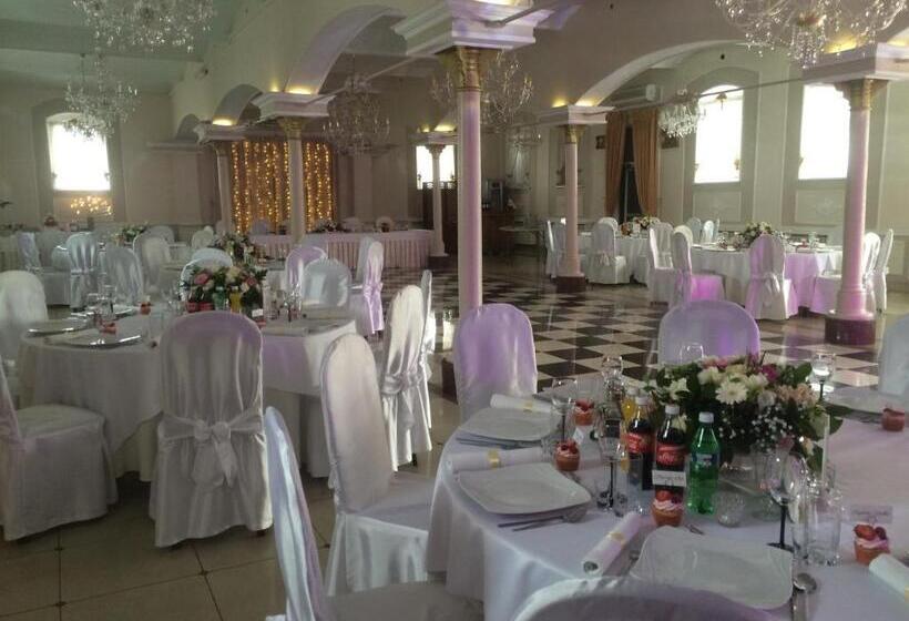 酒店 Komfort Inn   Dwór Hubertus