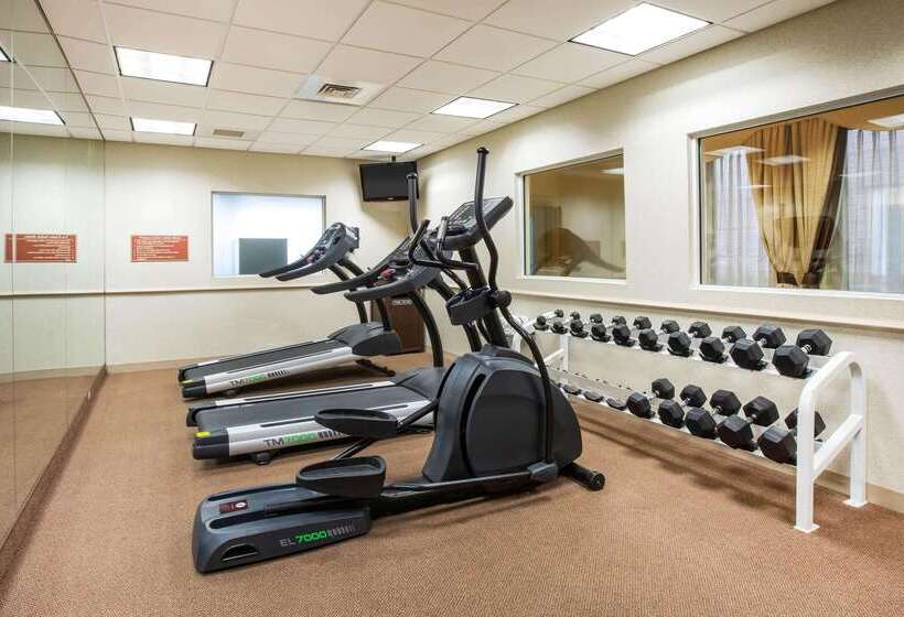 فندق La Quinta By Wyndham Islip   Macarthur Airport