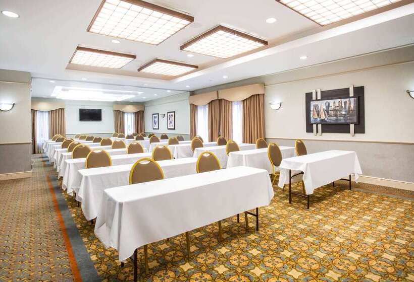 فندق La Quinta By Wyndham Islip   Macarthur Airport