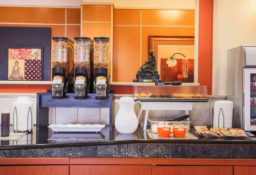 فندق La Quinta By Wyndham Islip   Macarthur Airport