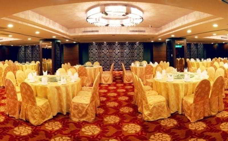 هتل Monarch Plaza