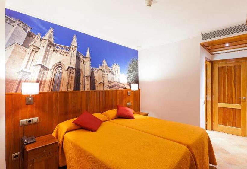 فندق Plaça De La Font