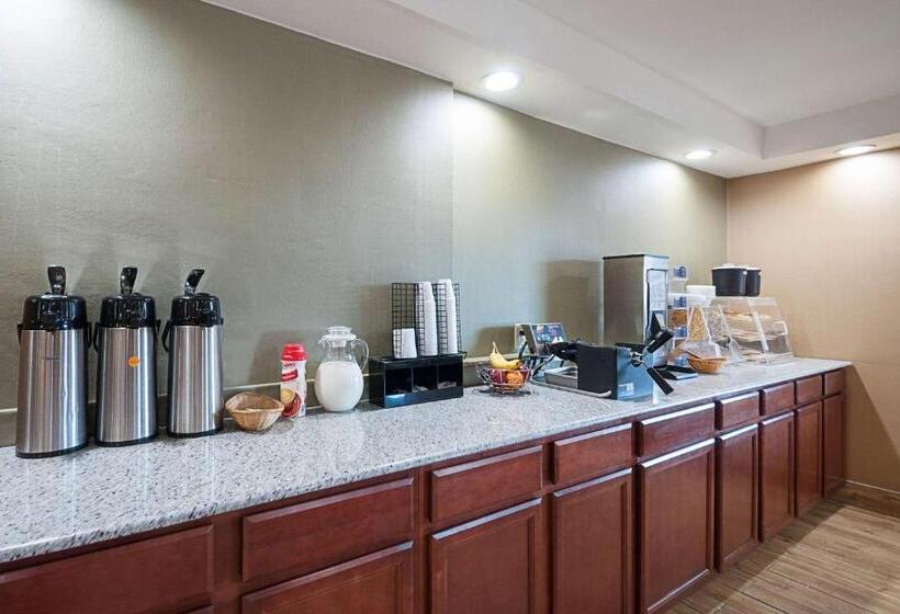 هتل Quality Inn Near Pimlico Racetrack