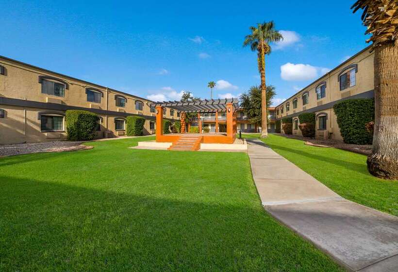 בית מלון כפרי Quality Inn & Suites Goodyear  Phoenix West