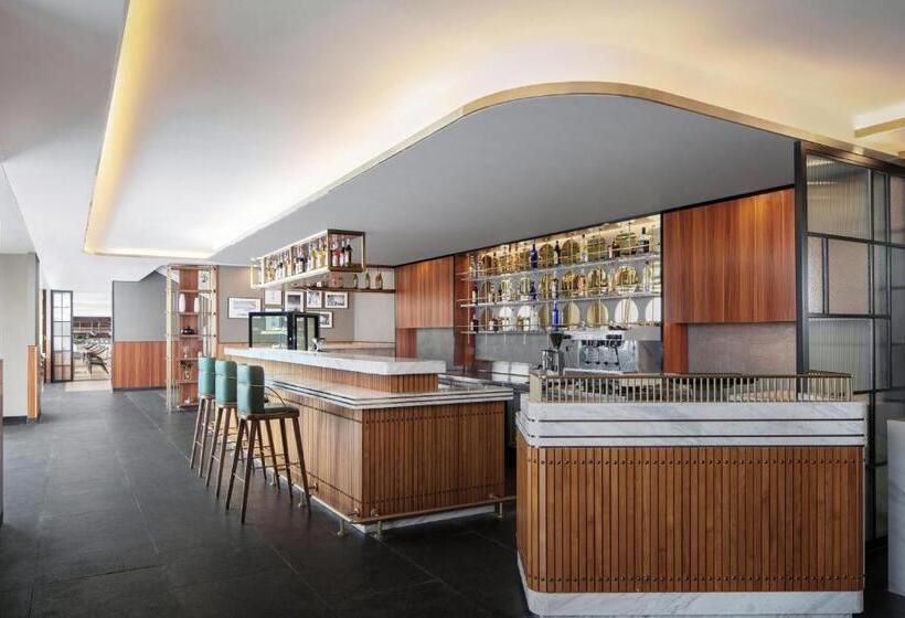 Отель Sheraton Maoming Romantic Beach Resort