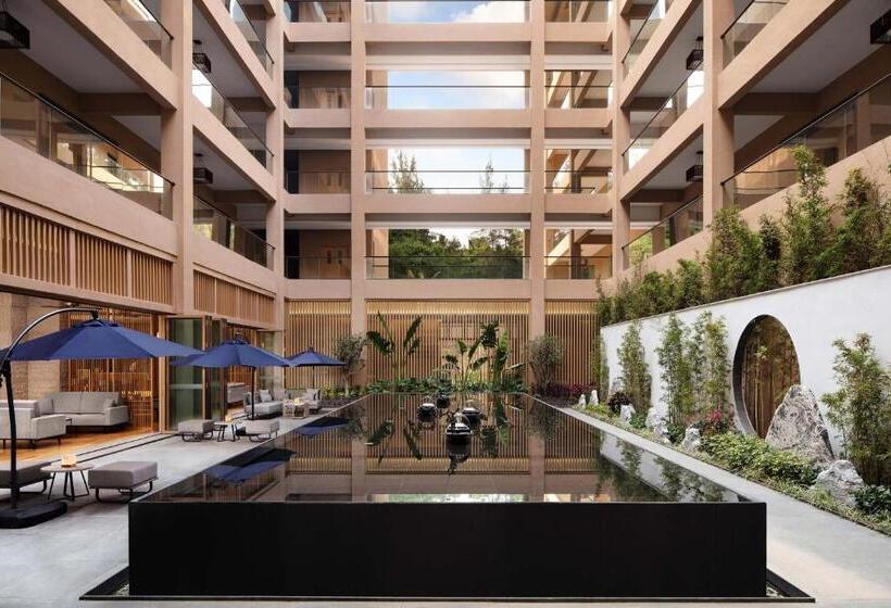 Отель Sheraton Maoming Romantic Beach Resort