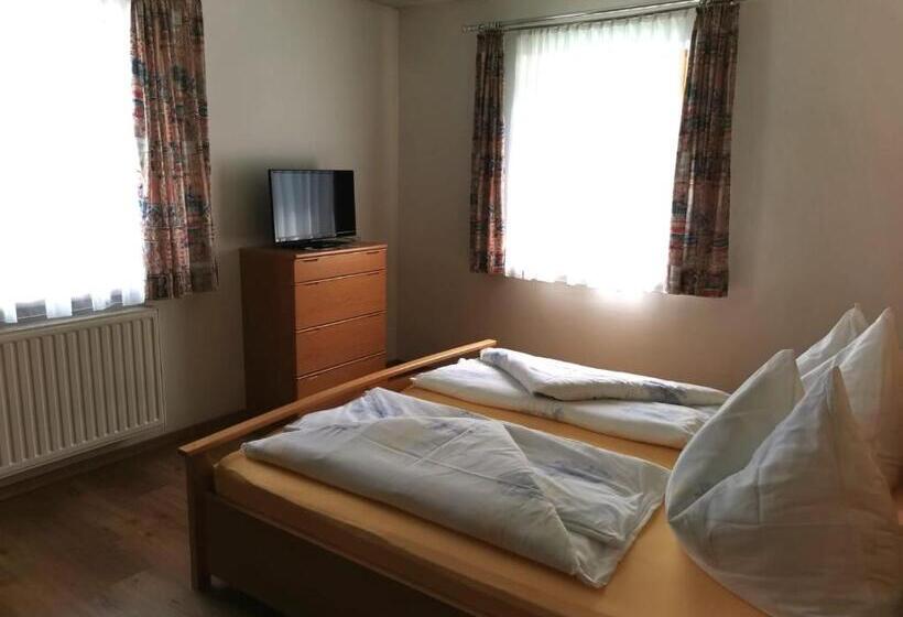 הוסטל Gasthof Waldhof