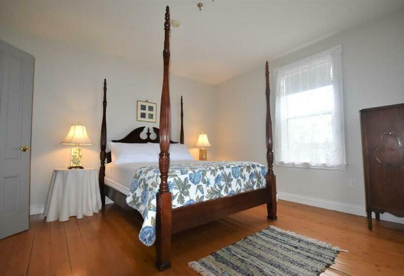 فندق صغير Hillcrest Hall Country Inn
