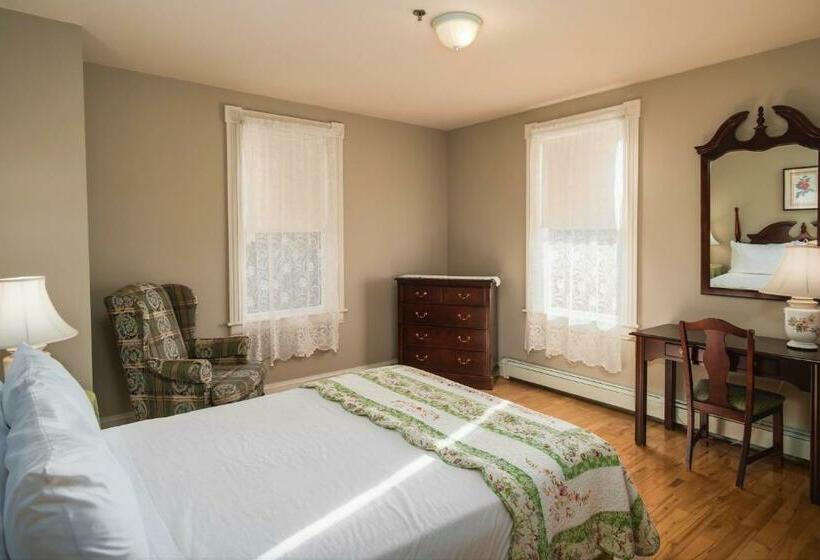 فندق صغير Hillcrest Hall Country Inn
