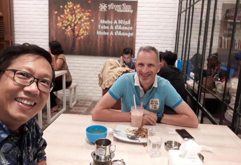 تختخواب و صبحانه Arya Inn