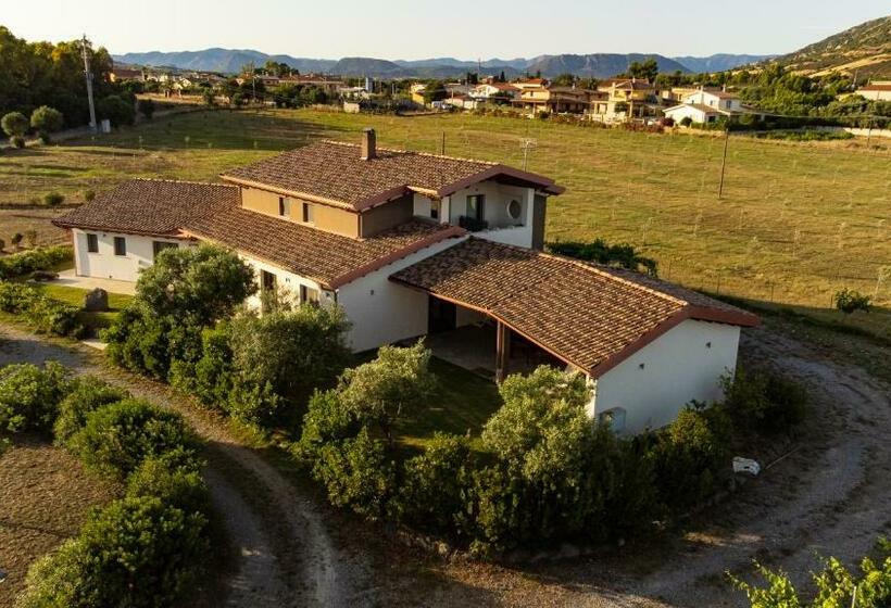 هتل Agriturismo Sa Scalitta