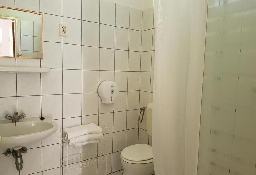 بنسيون Fertődi Kúria Vendégház