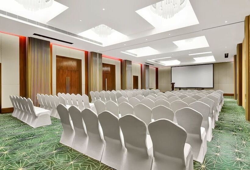 هتل Holiday Inn Goa Candolim