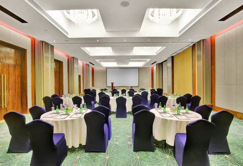 هتل Holiday Inn Goa Candolim