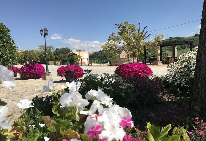 فندق Cortijo Salinas