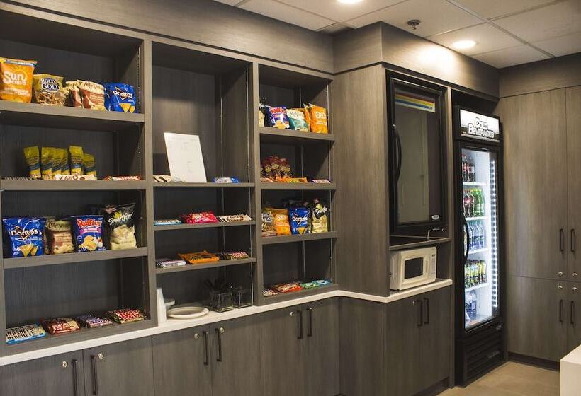 هتل Country Inn & Suites By Radisson, Niagara Falls, On
