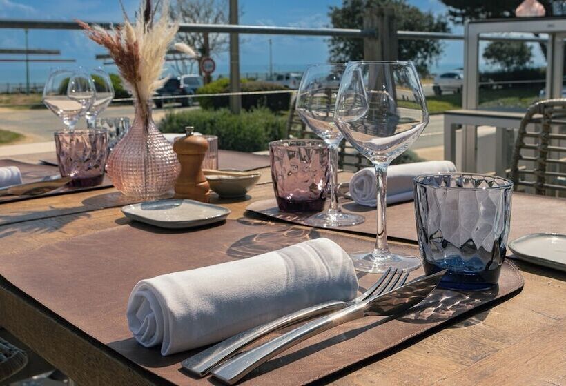 ホテル Hôtel Restaurant Le Grand Large   Face à La Plage   Ile De Ré