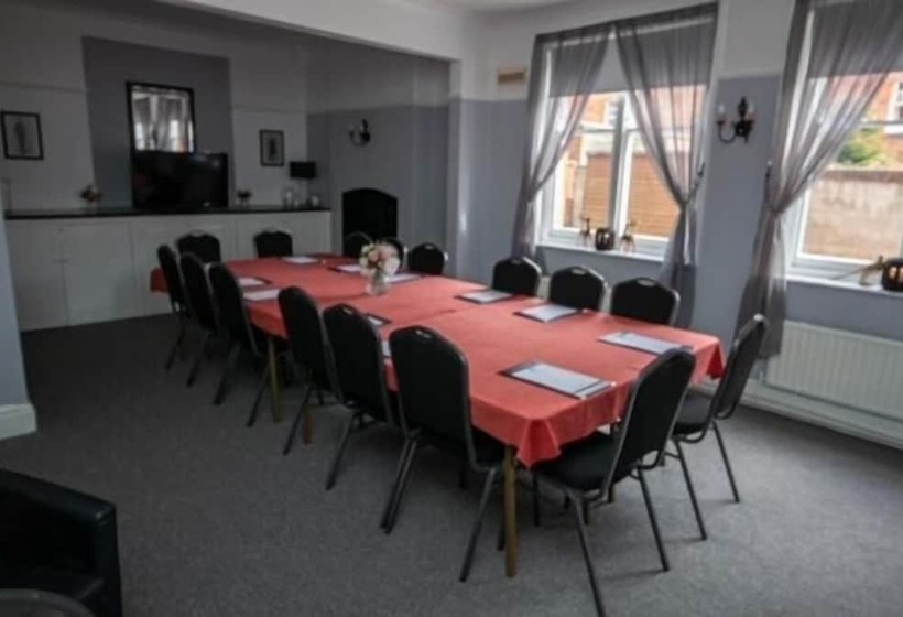 هتل The Quorn Lodge