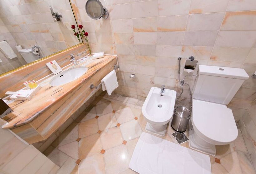 هتل Ramada By Wyndham Continental Jeddah