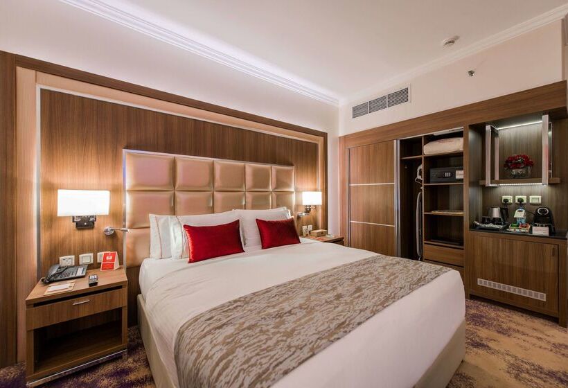 هتل Ramada By Wyndham Continental Jeddah