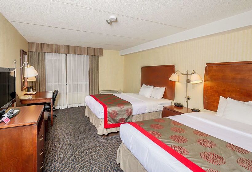 هتل Ramada By Wyndham Niagara Falls By The River