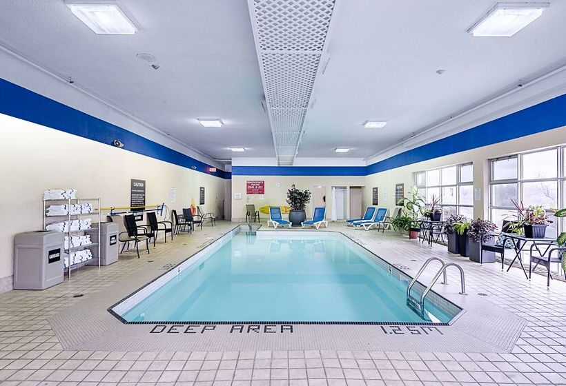 هتل Ramada By Wyndham Niagara Falls By The River