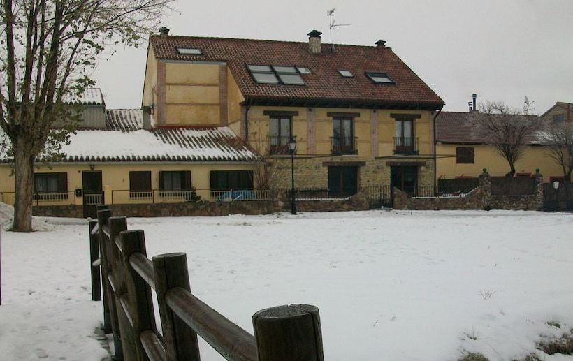 فندق ريفى Los Espinares