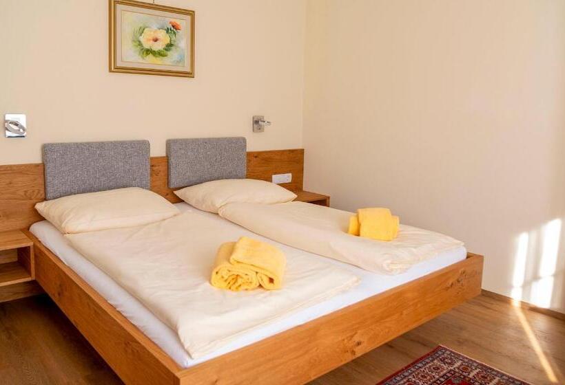 هتل Sonnblick Am Wörthersee