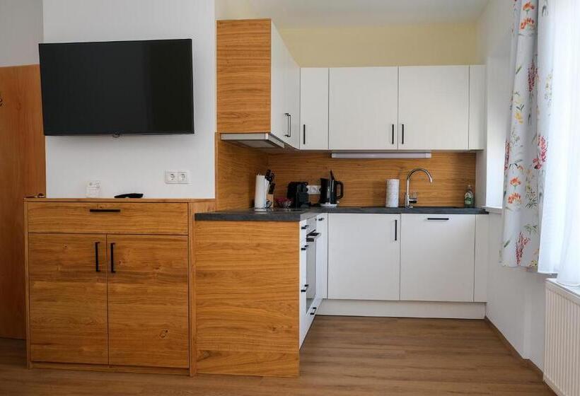 هتل Sonnblick Am Wörthersee